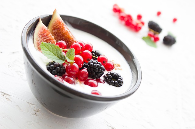 jogurt v a ovoce