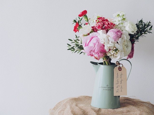 váza s květinami